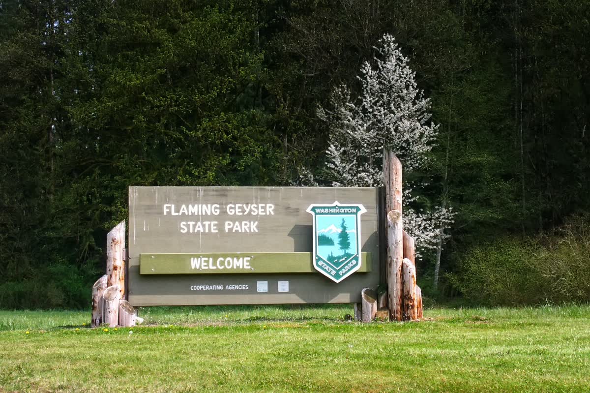 Flaming Geyser State Park, Washington hot spring in United States