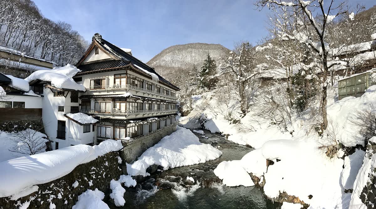 Takaragawa Onsen Osenkaku Japan hot spring in Japan